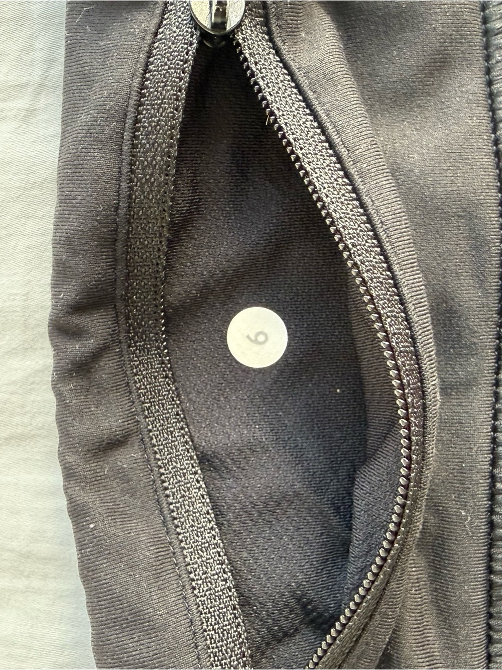 Lululemon Speedups shorts low rise 2.5” black size 6 - Picture 5 of 5
